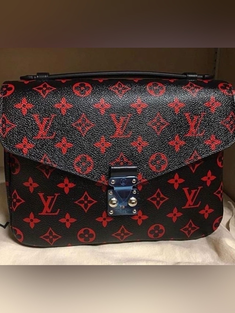 ‼️Brand New‼️RARE LOUIS VUITTON MONOGRAM INFRAROUGE POCHETTE
METIS